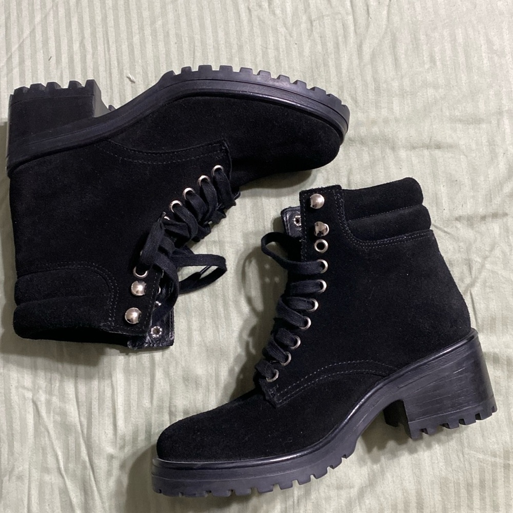 STEVE MADDEN WOMEN SUEDE COMBAT BOOTS. SIZE 6.